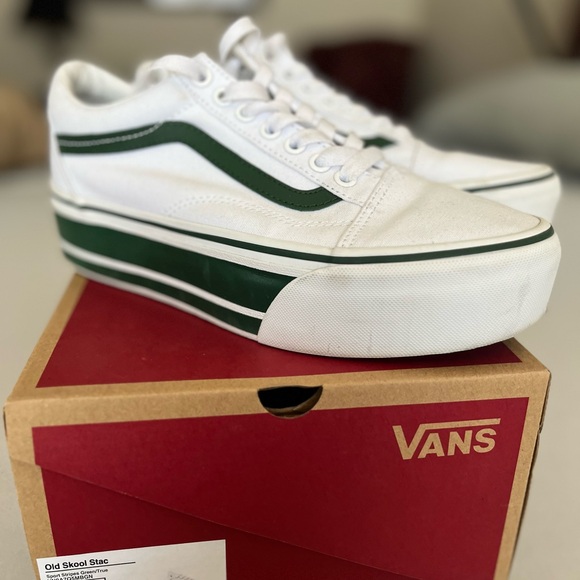Old Skool stack Vans women’s size 8. In white canvas and green. - Picture 4 of 8